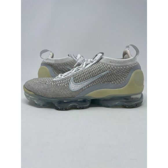 Nike Air‎ Vapormax 2021 FlyKnit White Pure Platinum DC4112-100 Womens Size 9 NEW - Picture 1 of 10